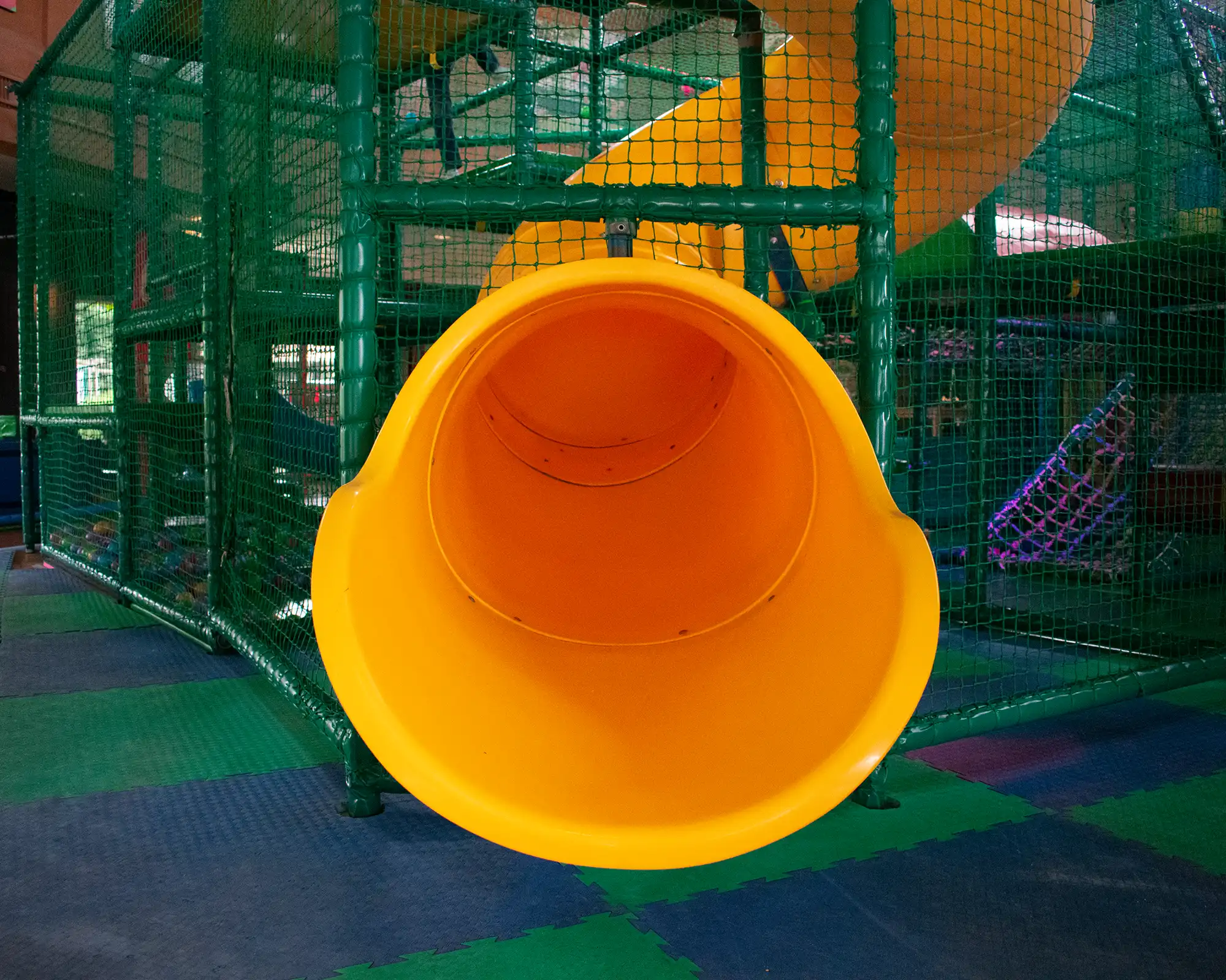 Rutsche im Indoorspielplatz